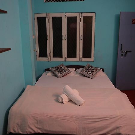 Good Vibes Hostel Varanasi Bagian luar foto
