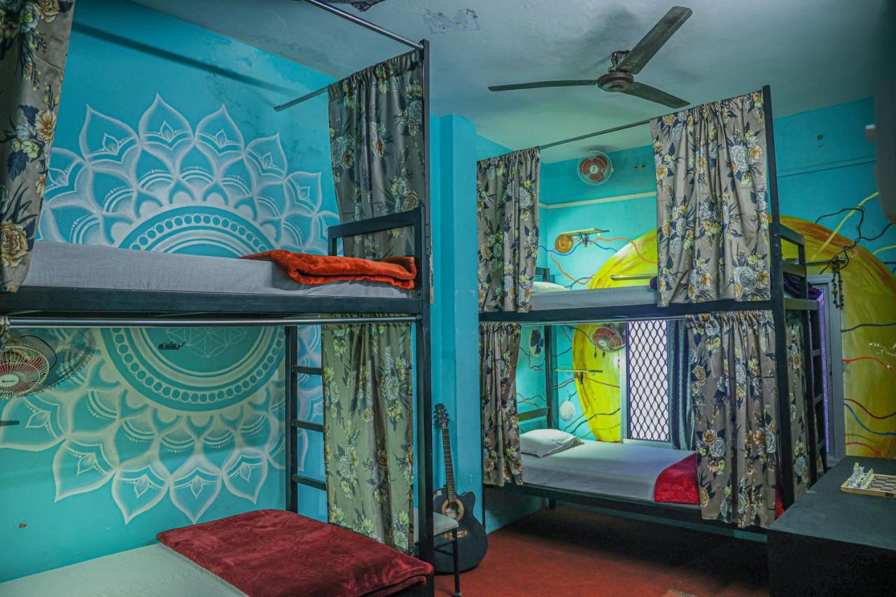 Good Vibes Hostel Varanasi Bagian luar foto