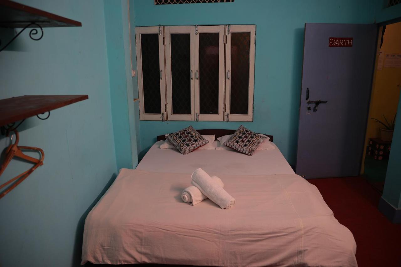 Good Vibes Hostel Varanasi Bagian luar foto