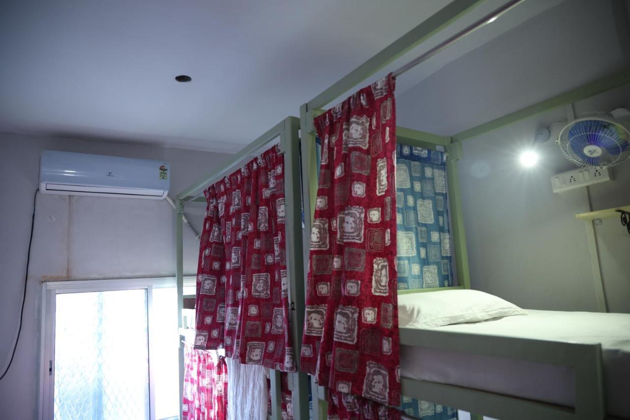 Good Vibes Hostel Varanasi Bagian luar foto