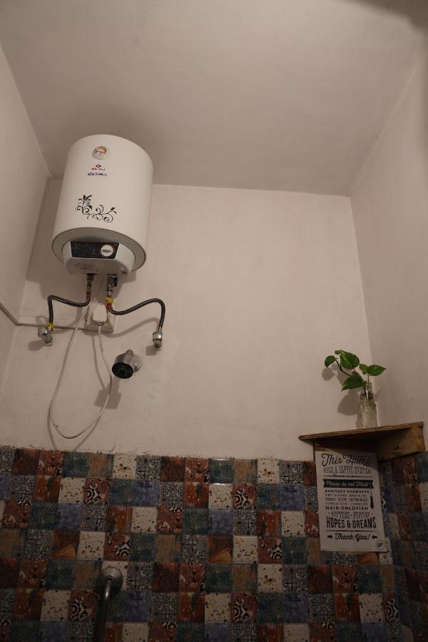 Good Vibes Hostel Varanasi Bagian luar foto