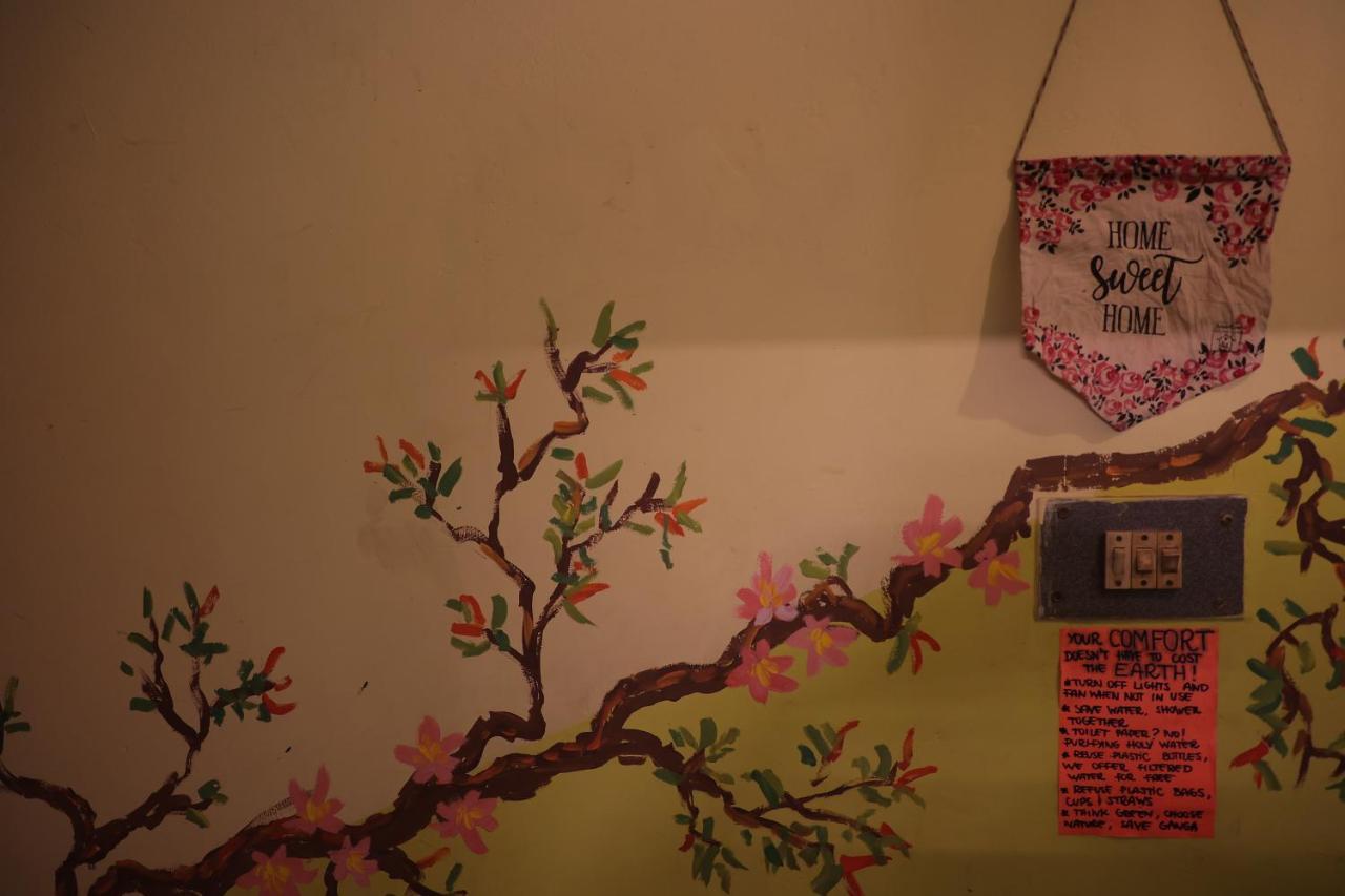 Good Vibes Hostel Varanasi Bagian luar foto