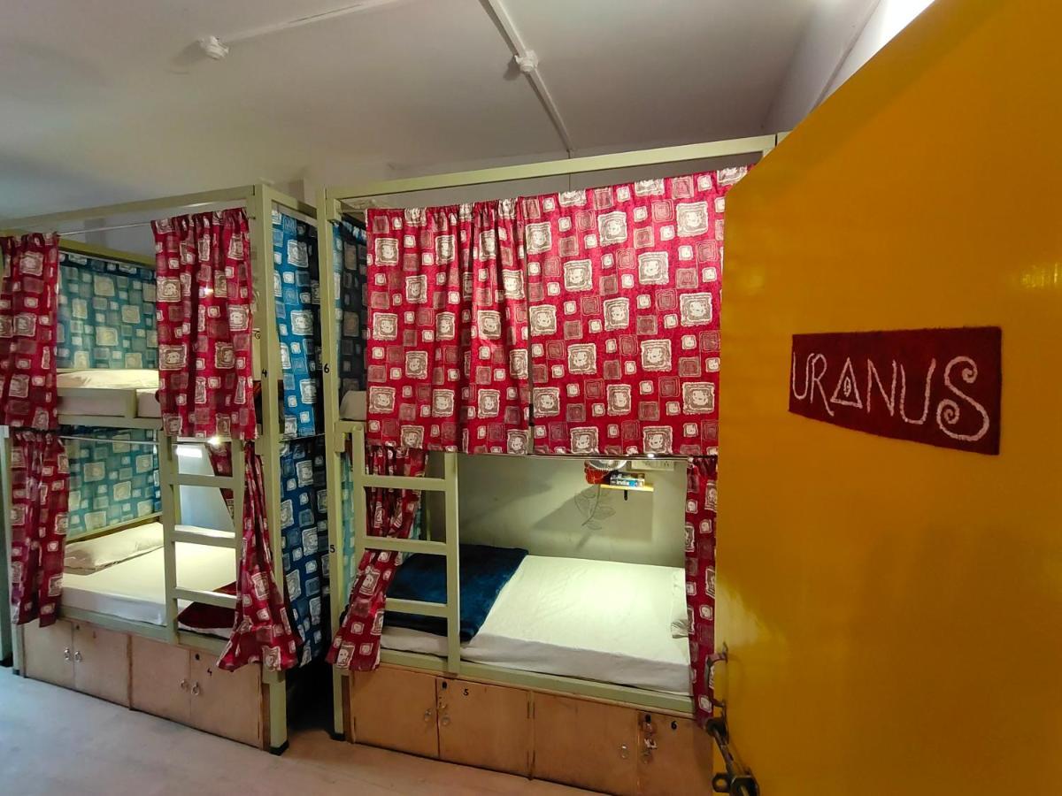 Good Vibes Hostel Varanasi Bagian luar foto