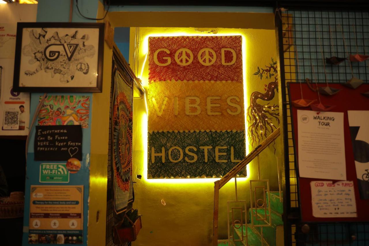 Good Vibes Hostel Varanasi Bagian luar foto