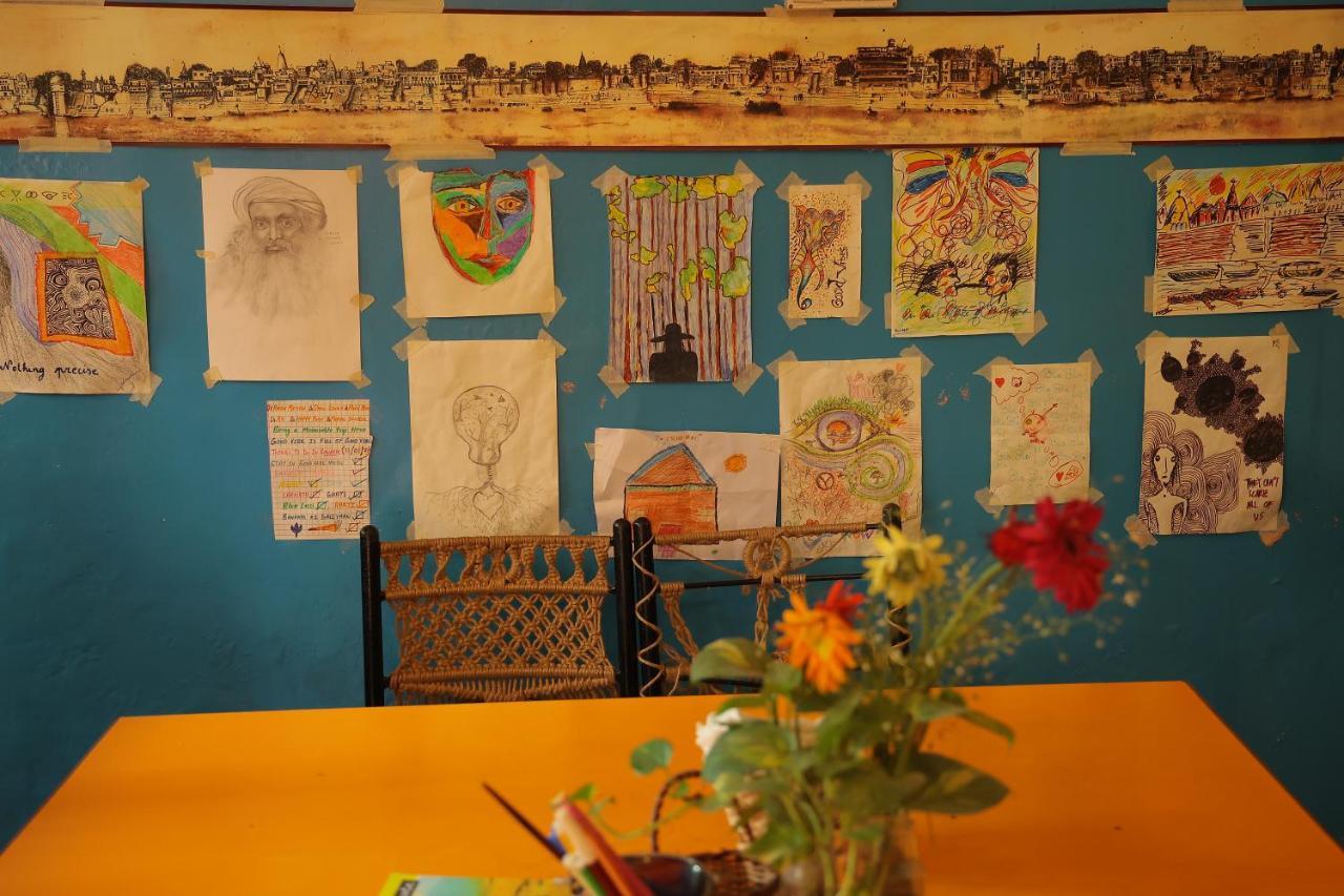 Good Vibes Hostel Varanasi Bagian luar foto