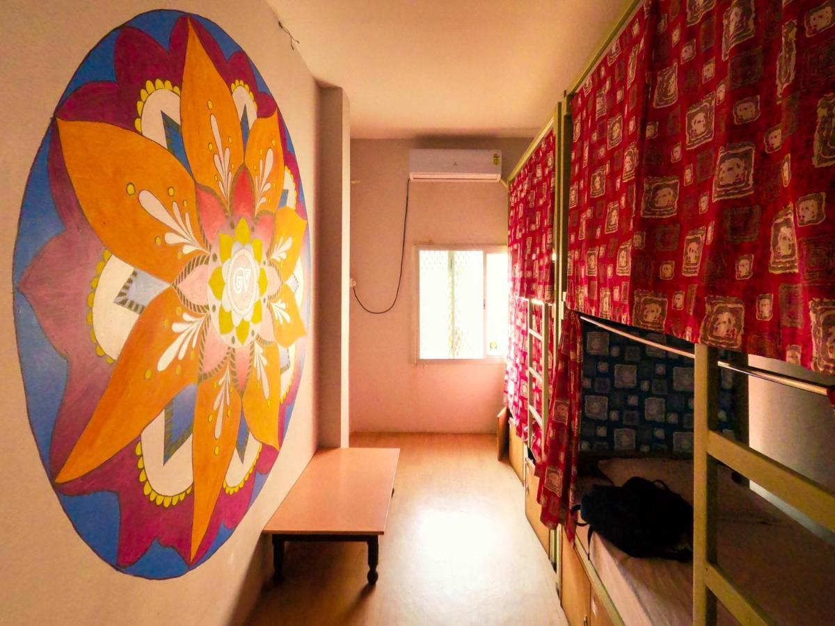 Good Vibes Hostel Varanasi Bagian luar foto