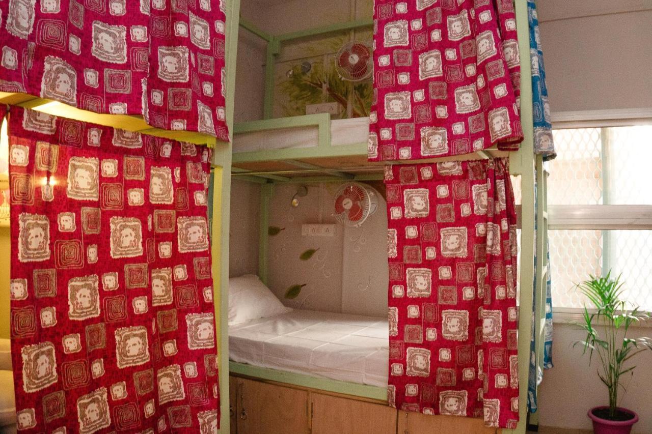 Good Vibes Hostel Varanasi Bagian luar foto