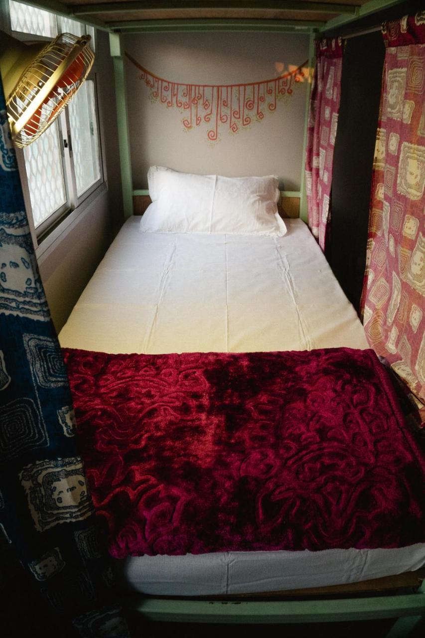 Good Vibes Hostel Varanasi Bagian luar foto