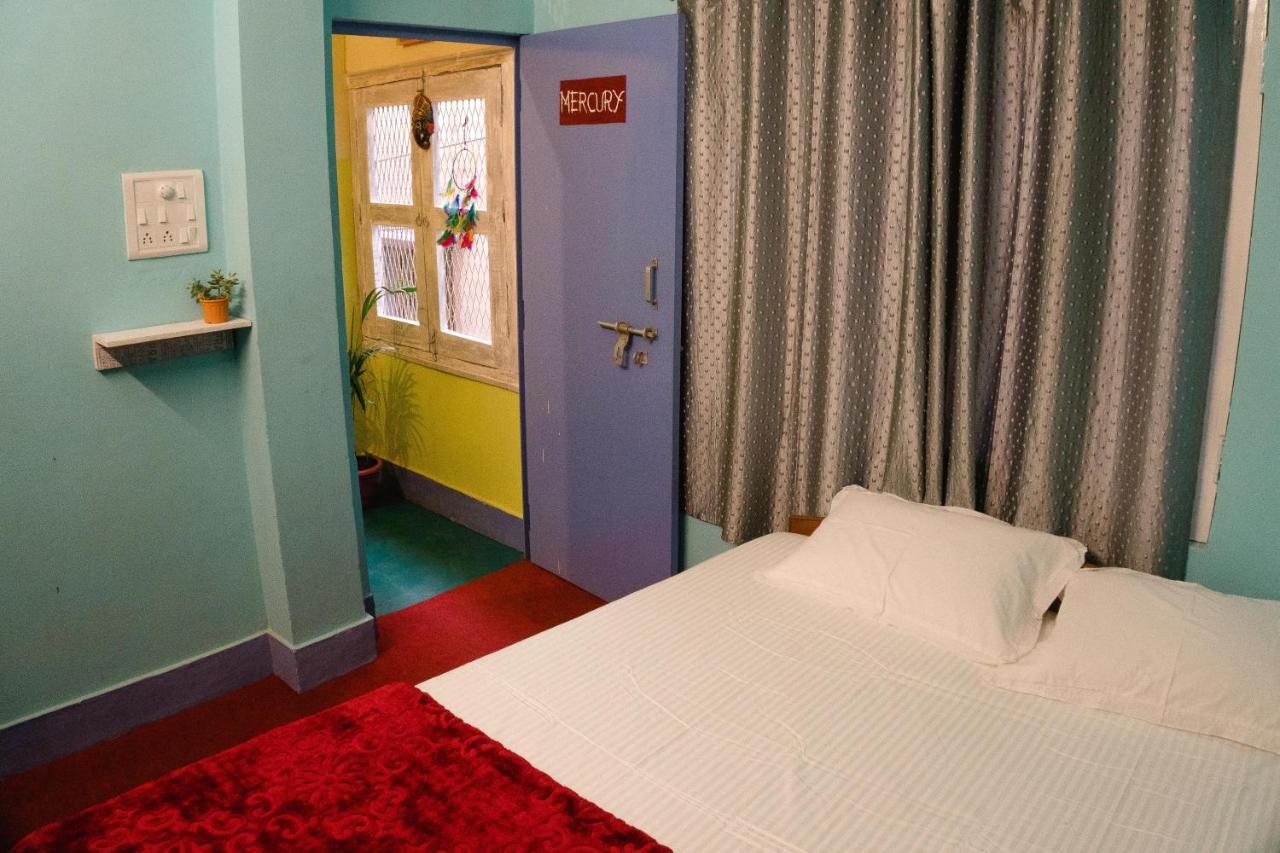 Good Vibes Hostel Varanasi Bagian luar foto