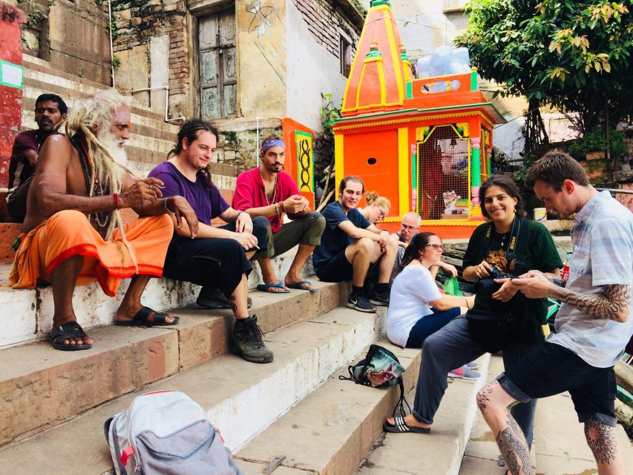 Good Vibes Hostel Varanasi Bagian luar foto