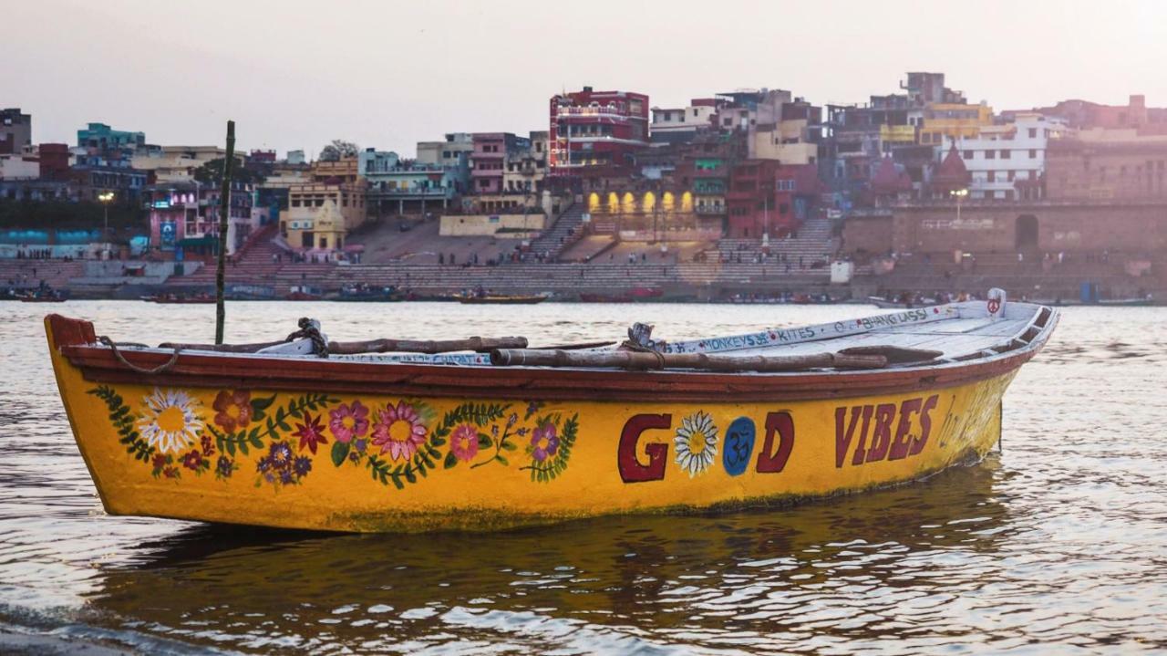 Good Vibes Hostel Varanasi Bagian luar foto